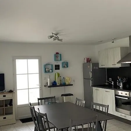 Maison Confortable A Noirmoutier, Proche Plage, Accueille Jusqu'a 6 Personnes, Animaux Admis - Fr-1-823-77 * Barbâtre